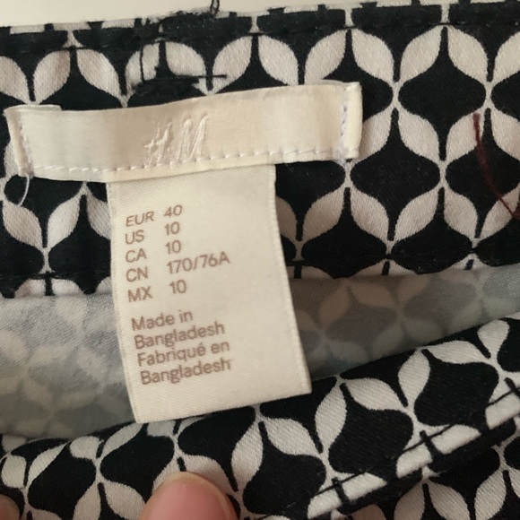 Cropped Pants - Picture 2 of 3